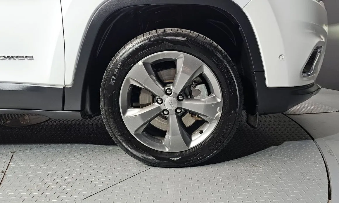 Jeep Cherokee — фото 9