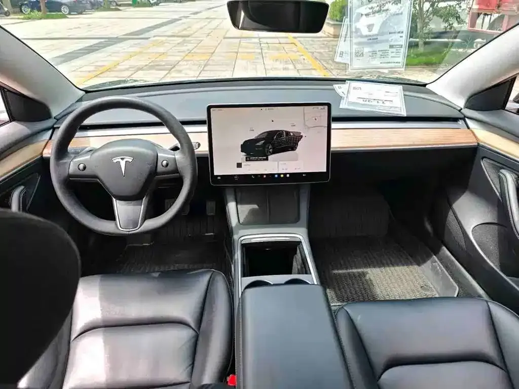 Tesla Model 3 — фото 3