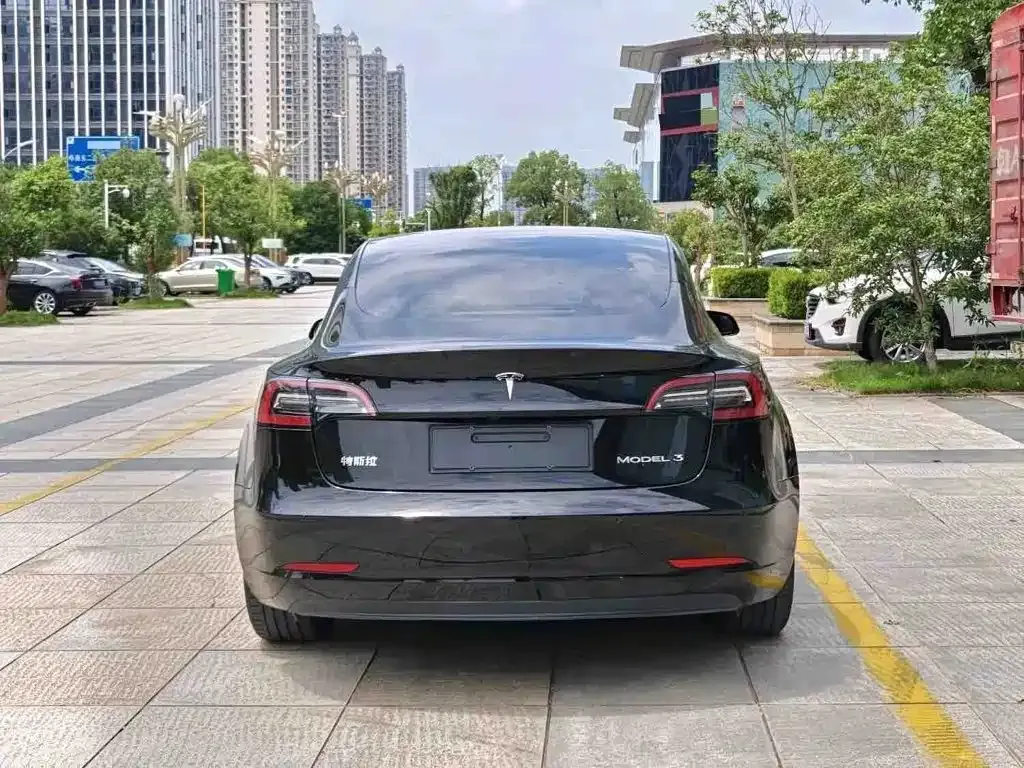 Tesla Model 3 — фото 5