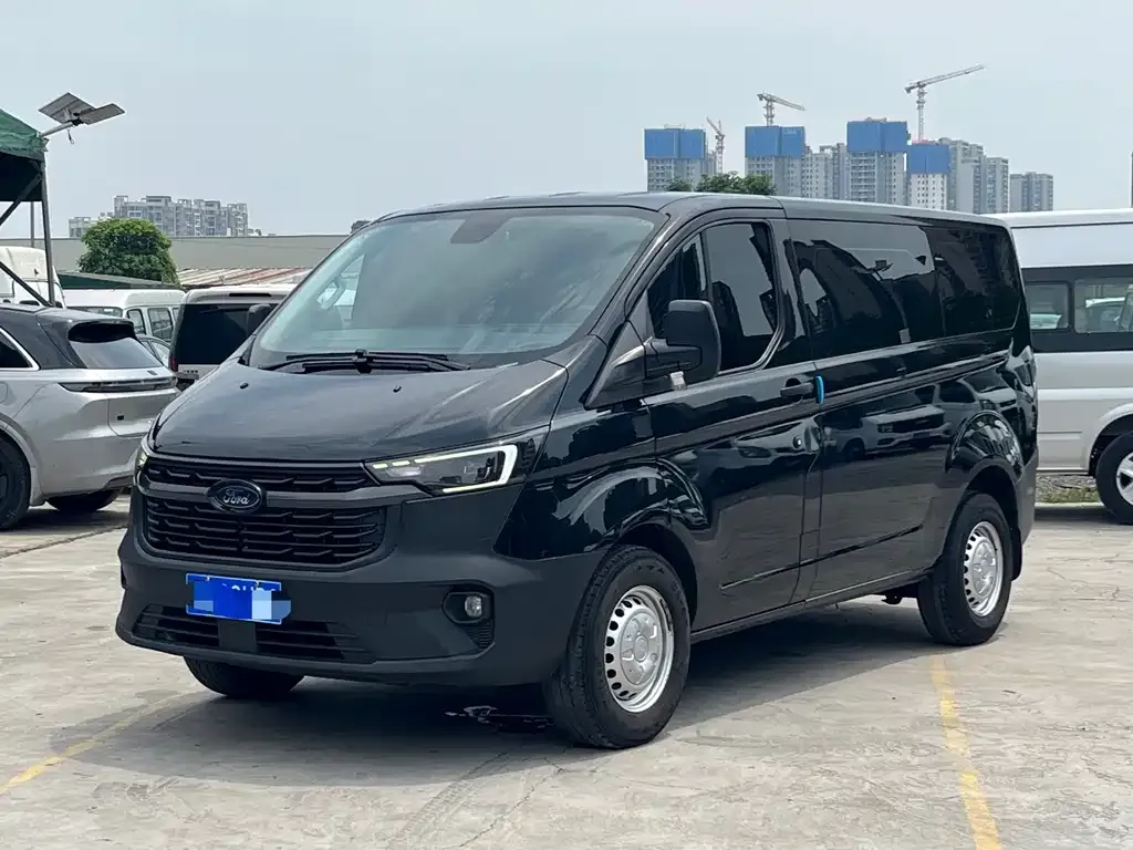 Ford Transit — фото 1