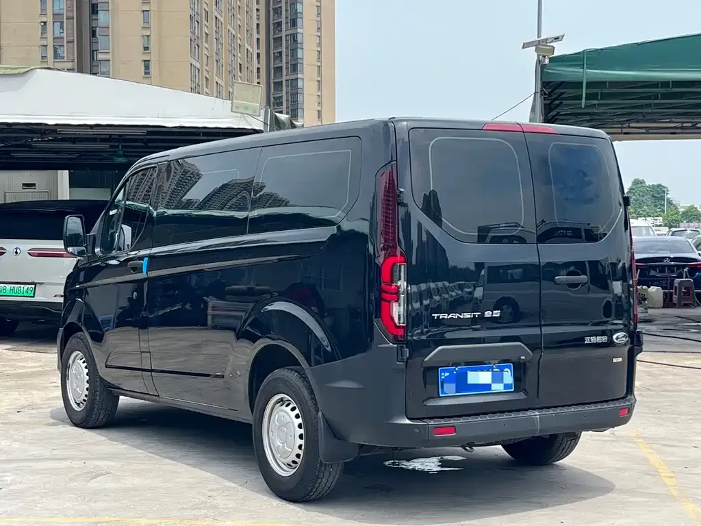 Ford Transit — фото 2