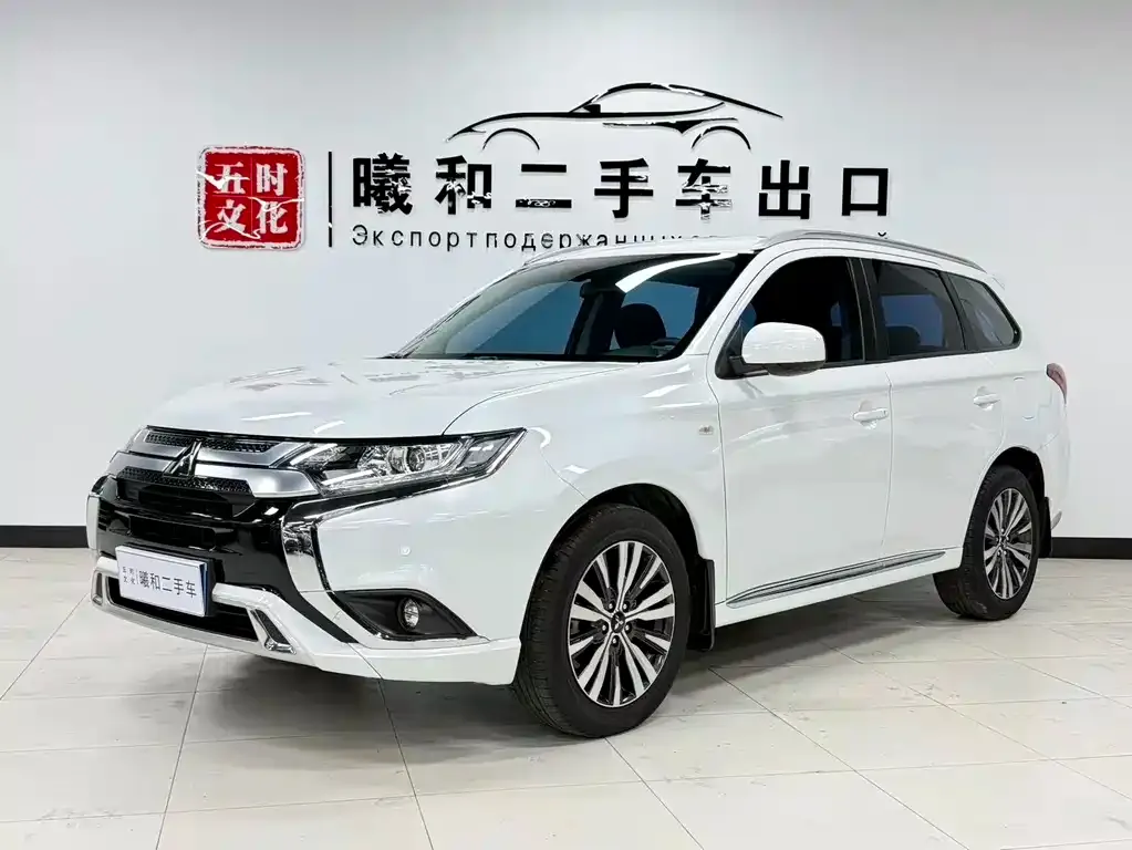 Mitsubishi Outlander — фото 1
