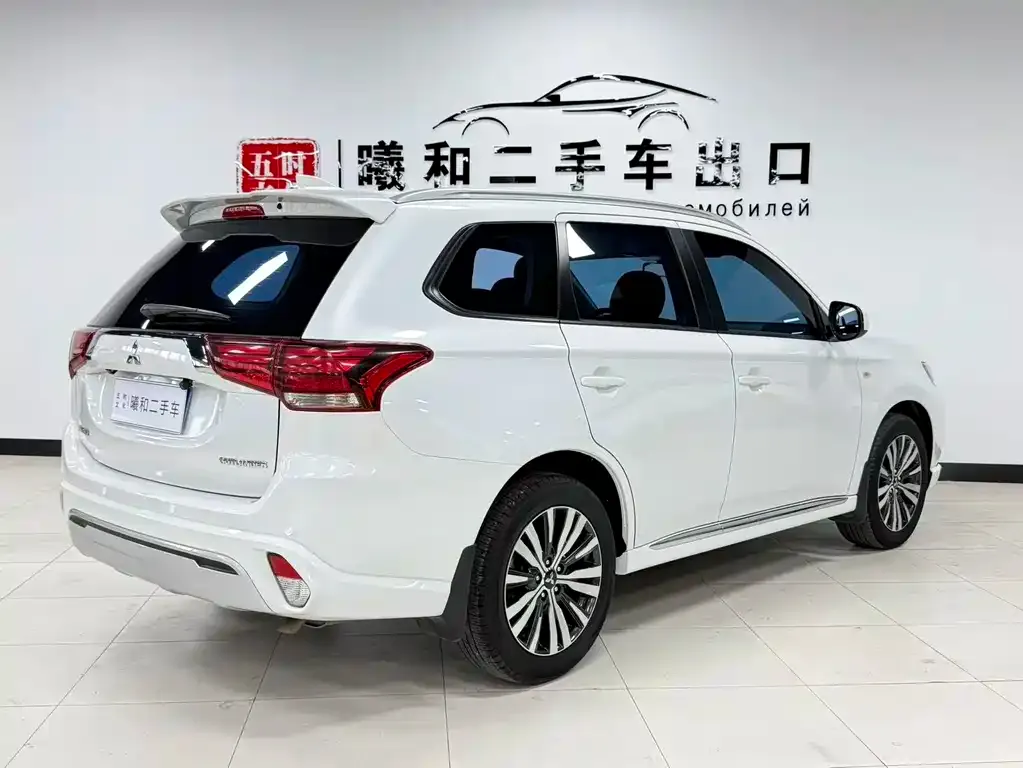 Mitsubishi Outlander — фото 2