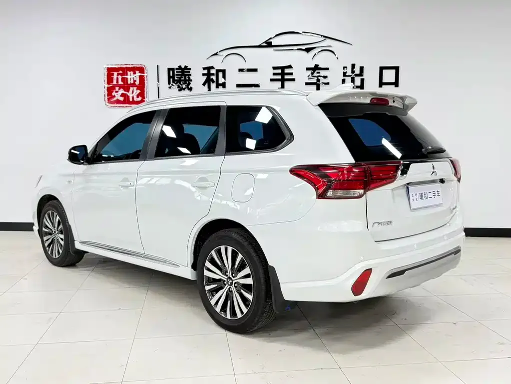 Mitsubishi Outlander — фото 7