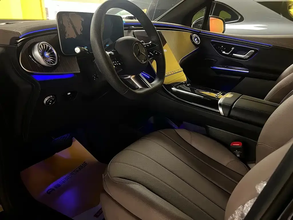 Mercedes-Benz EQE SUV — фото 4