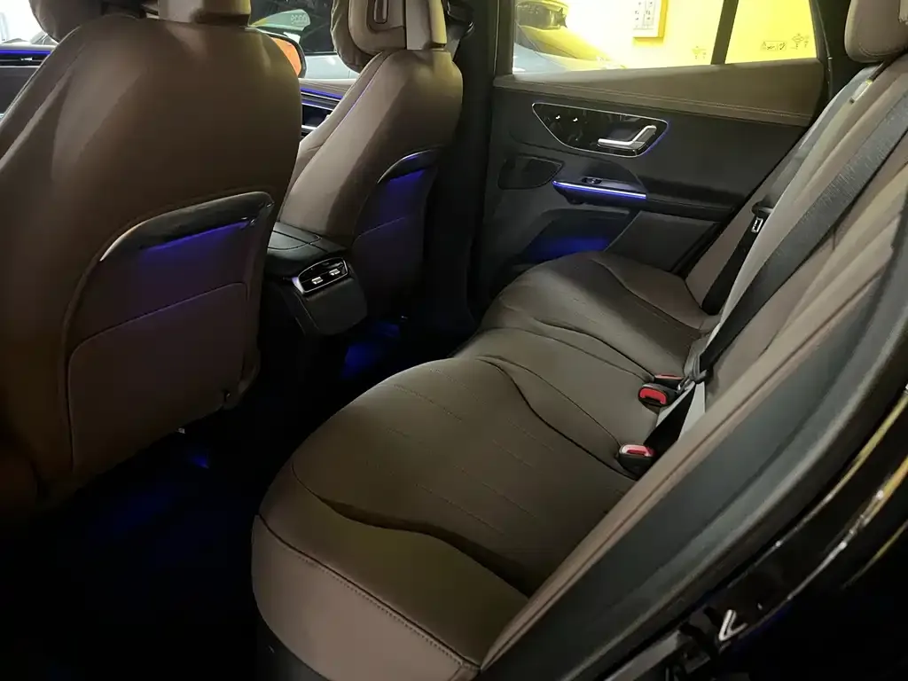 Mercedes-Benz EQE SUV — фото 10