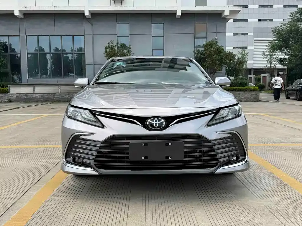 Toyota Camry — фото 3