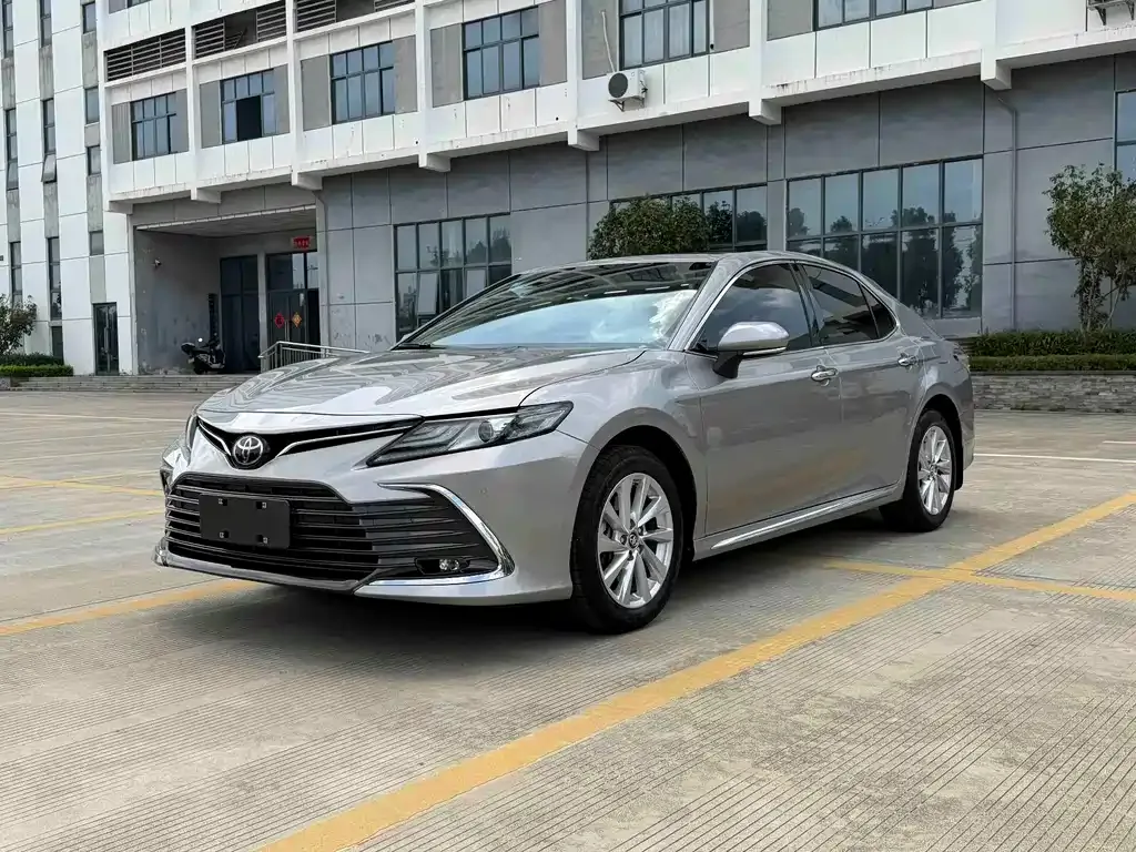 Toyota Camry — фото 8