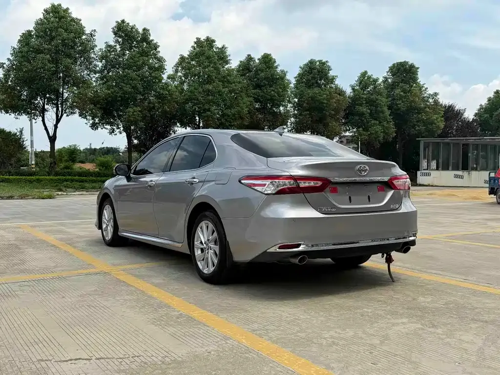 Toyota Camry — фото 6
