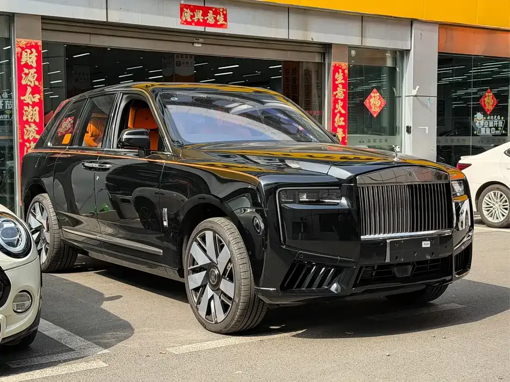 Rolls-Royce Cullinan — фото 10