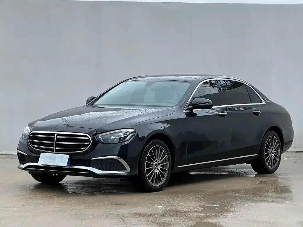 Mercedes-Benz E-Class — фото 1