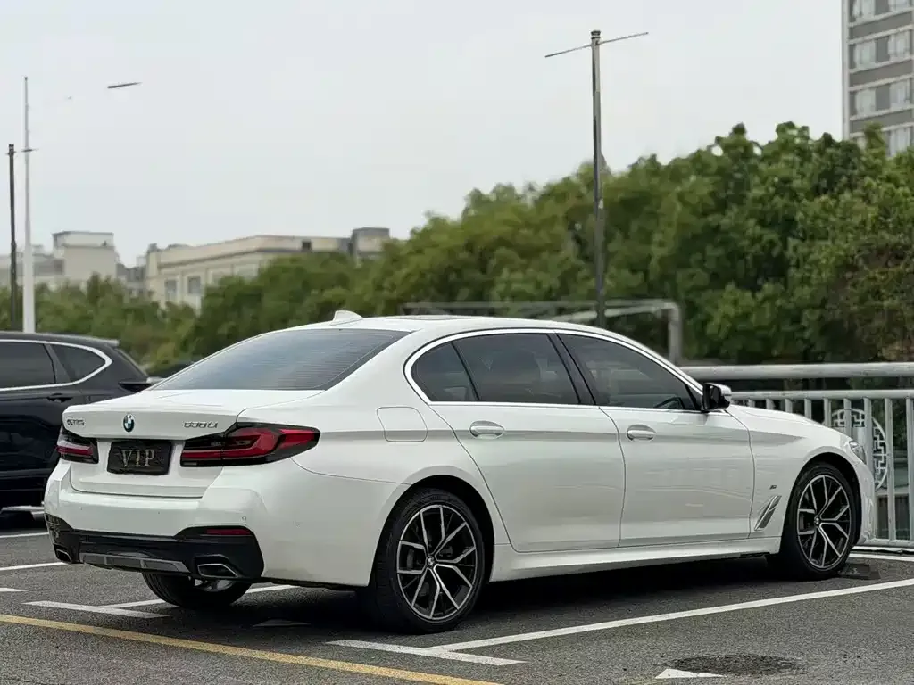 BMW 5 Series — фото 3