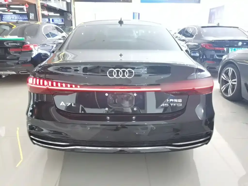 Audi A7L — фото 5