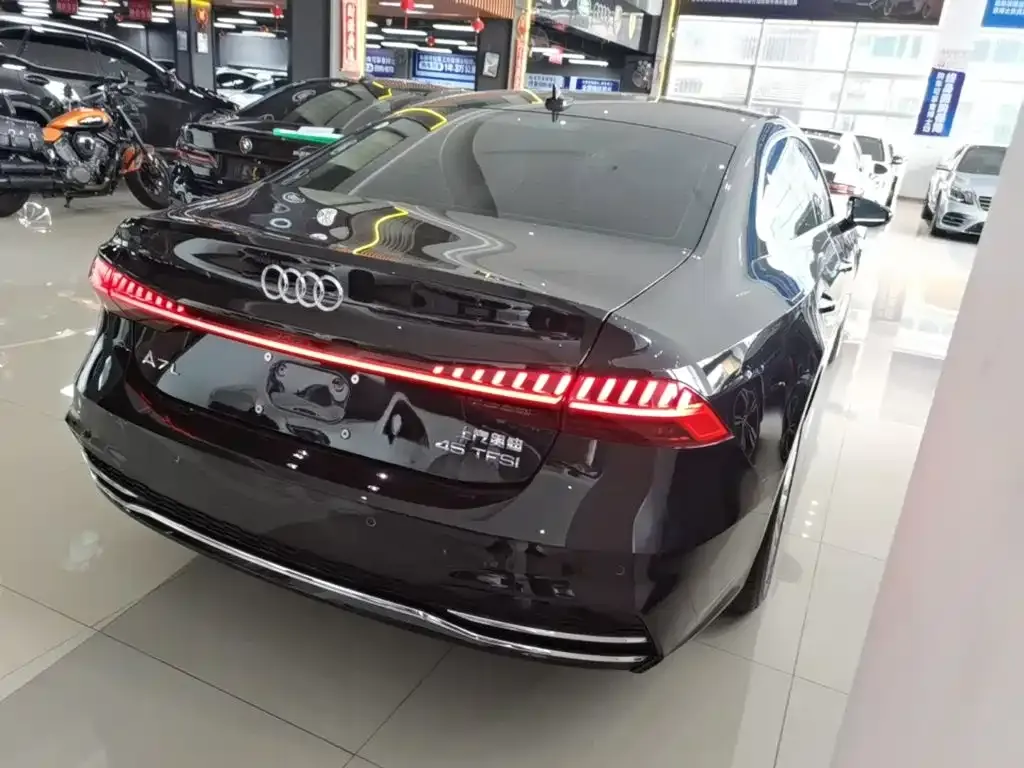 Audi A7L — фото 8