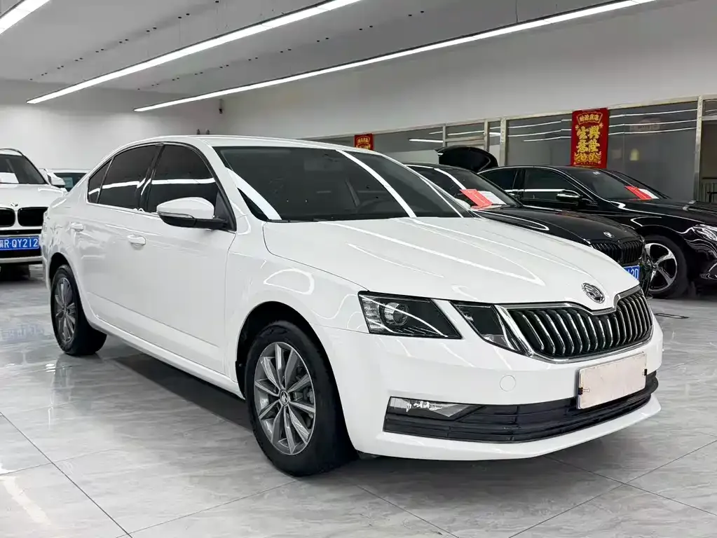 Skoda Octavia — фото 7