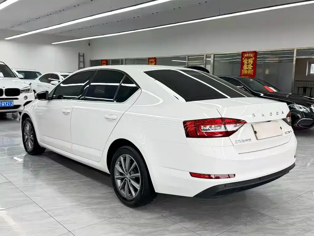 Skoda Octavia — фото 10