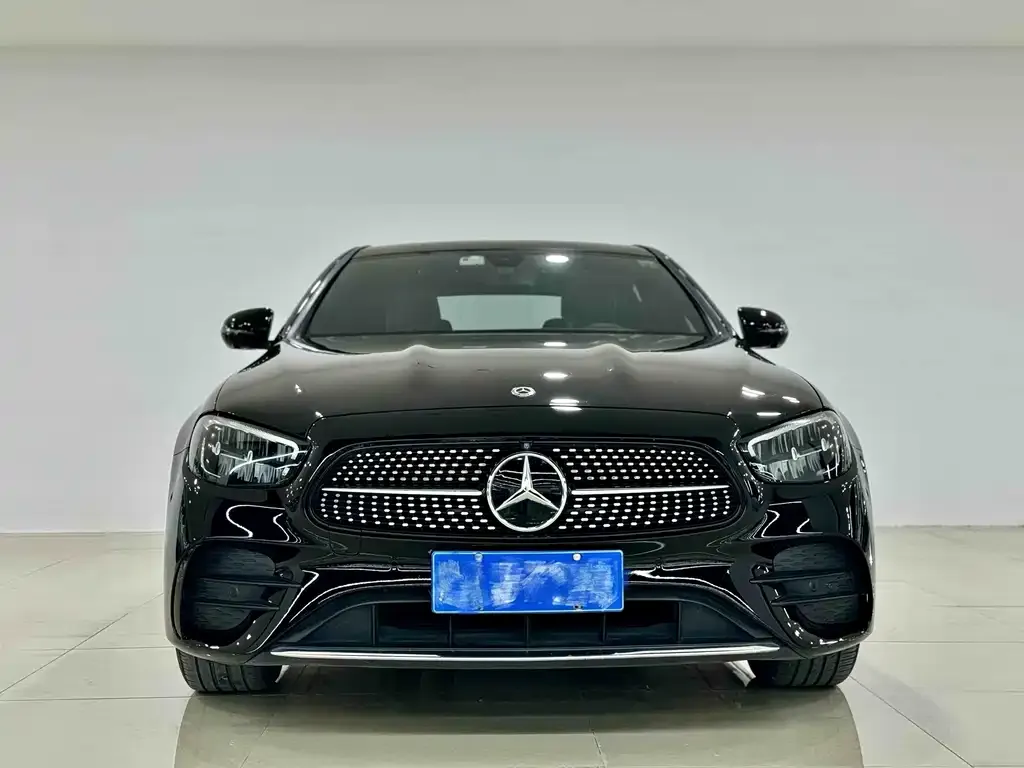 Mercedes-Benz E-Class — фото 1