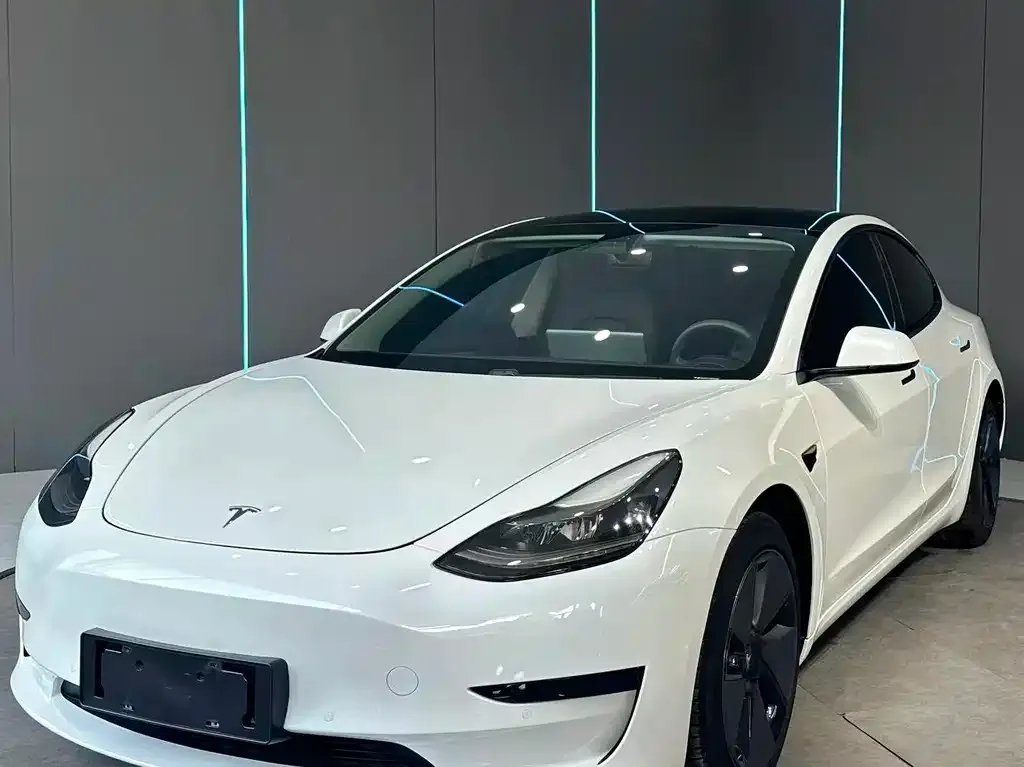 Tesla Model 3 — фото 1