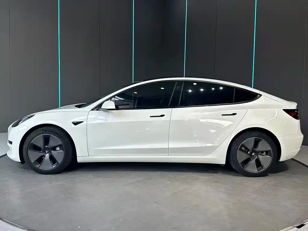 Tesla Model 3 — фото 9