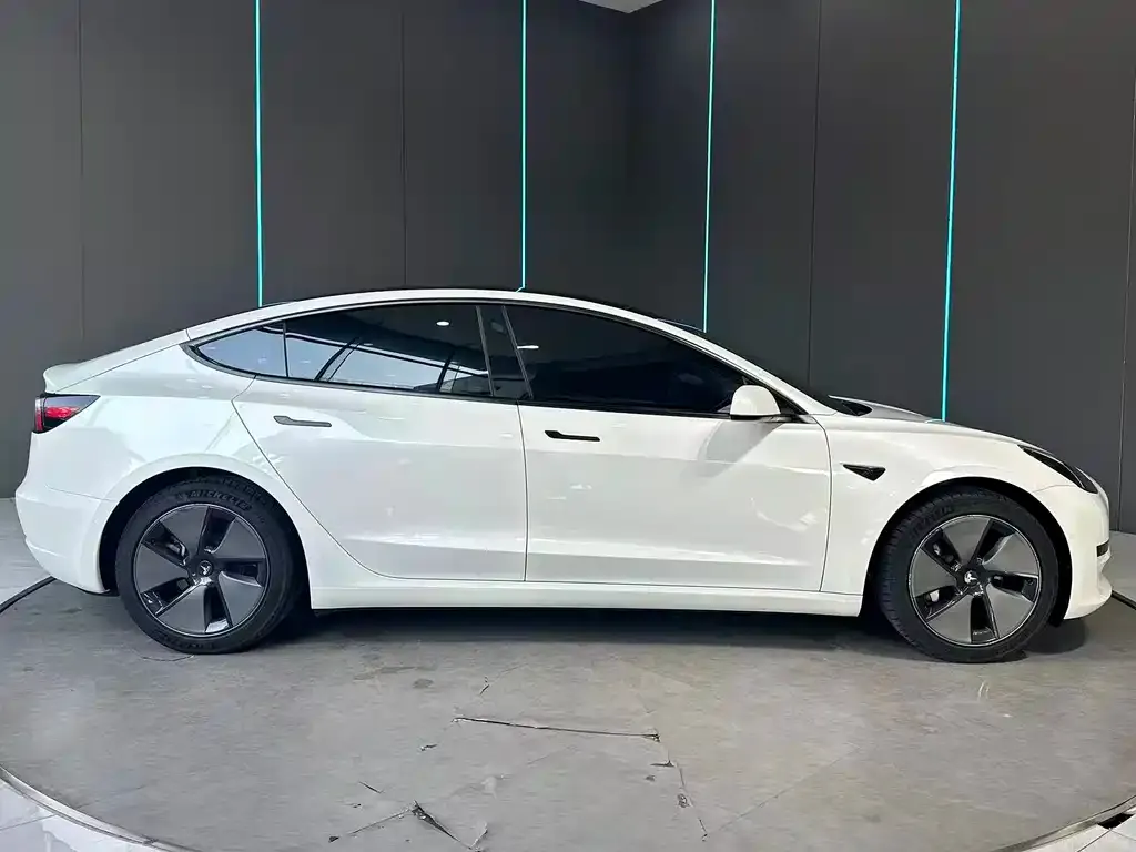Tesla Model 3 — фото 8