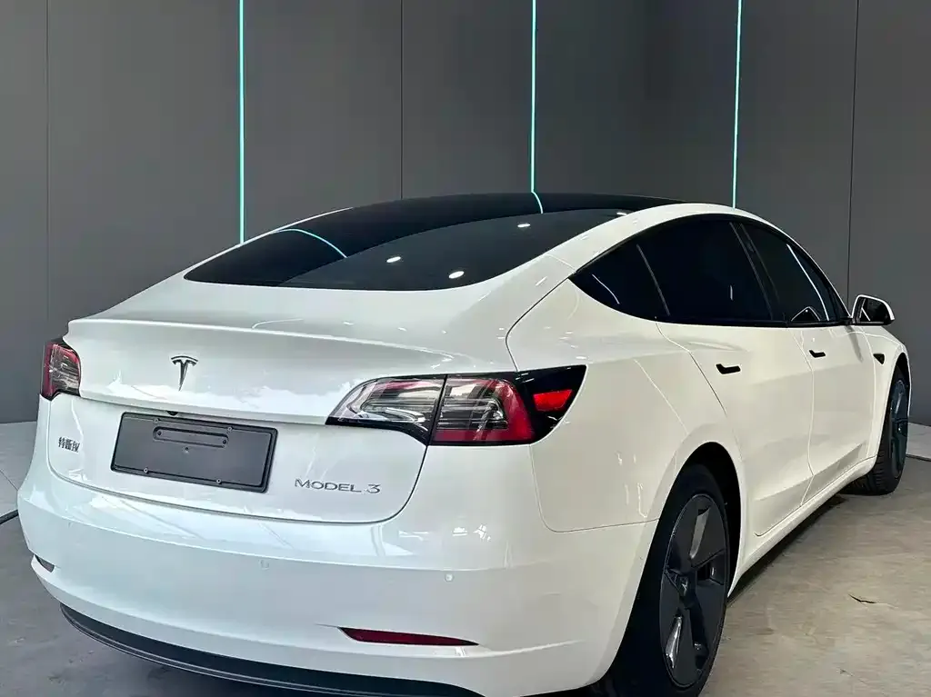 Tesla Model 3 — фото 10