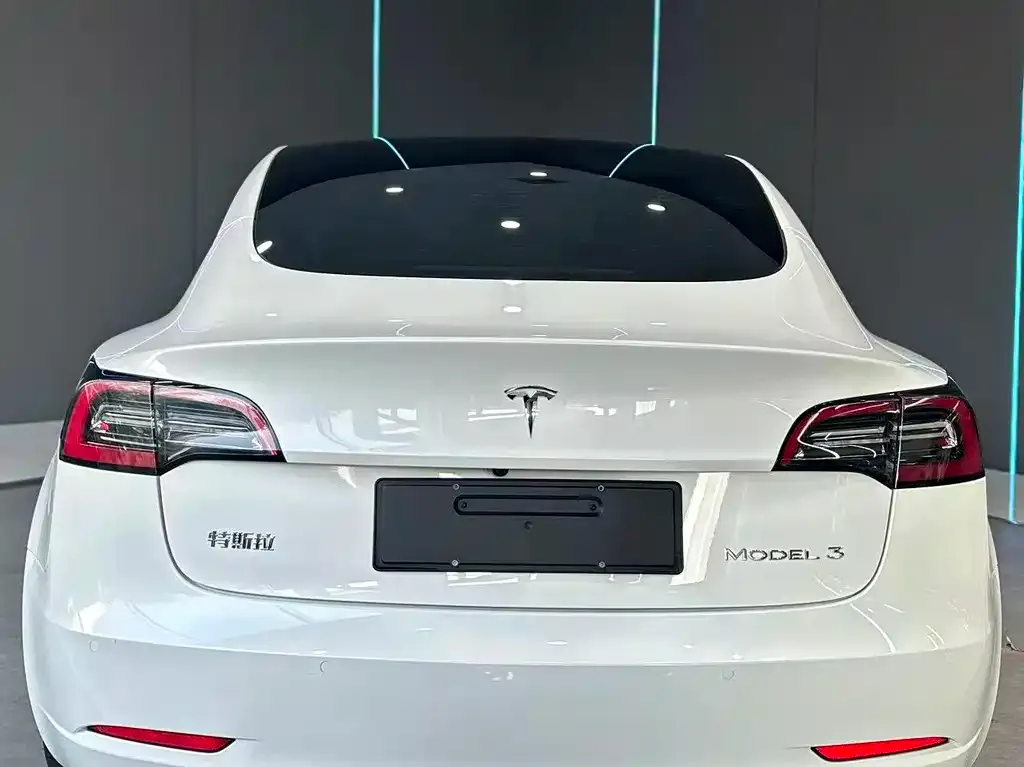 Tesla Model 3 — фото 4