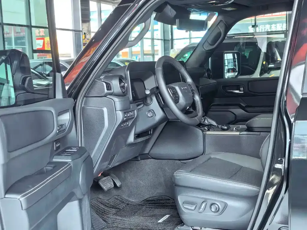 Toyota Prado — фото 10