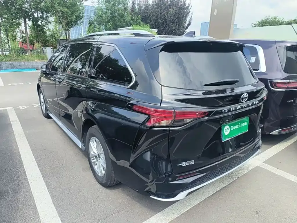 Toyota Granvia — фото 6