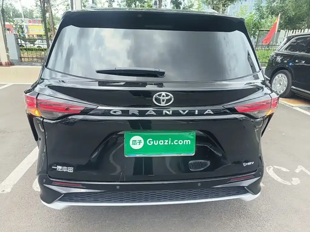 Toyota Granvia — фото 10