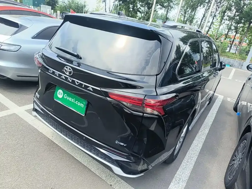 Toyota Granvia — фото 3