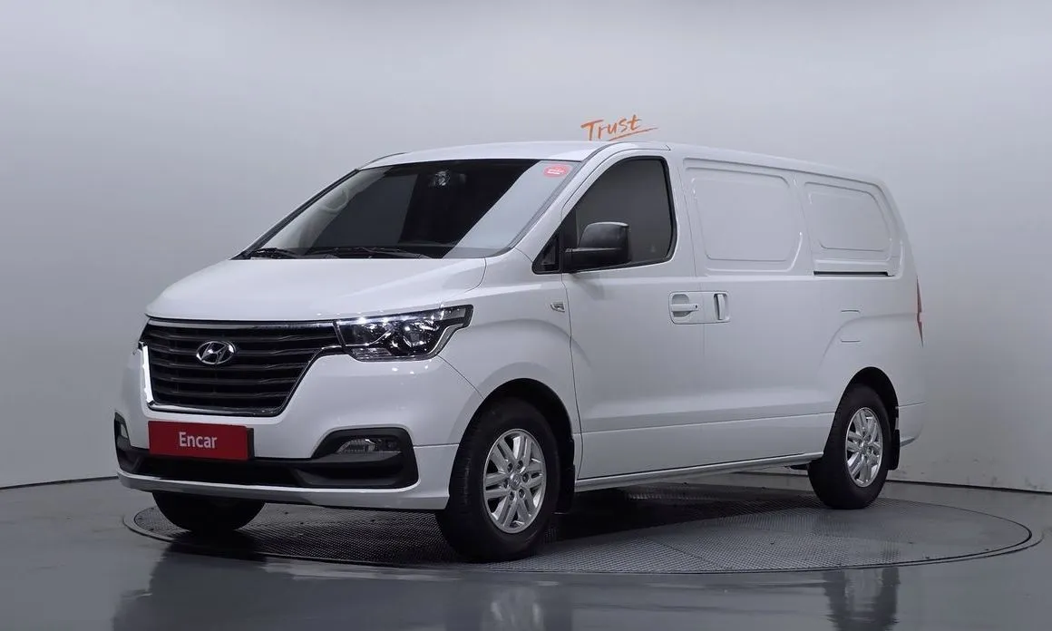 Hyundai Starex — фото 1