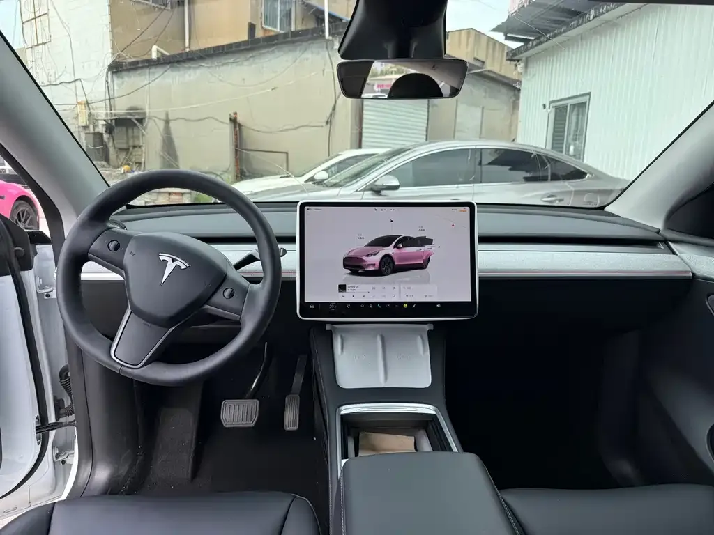 Tesla Model Y — фото 4