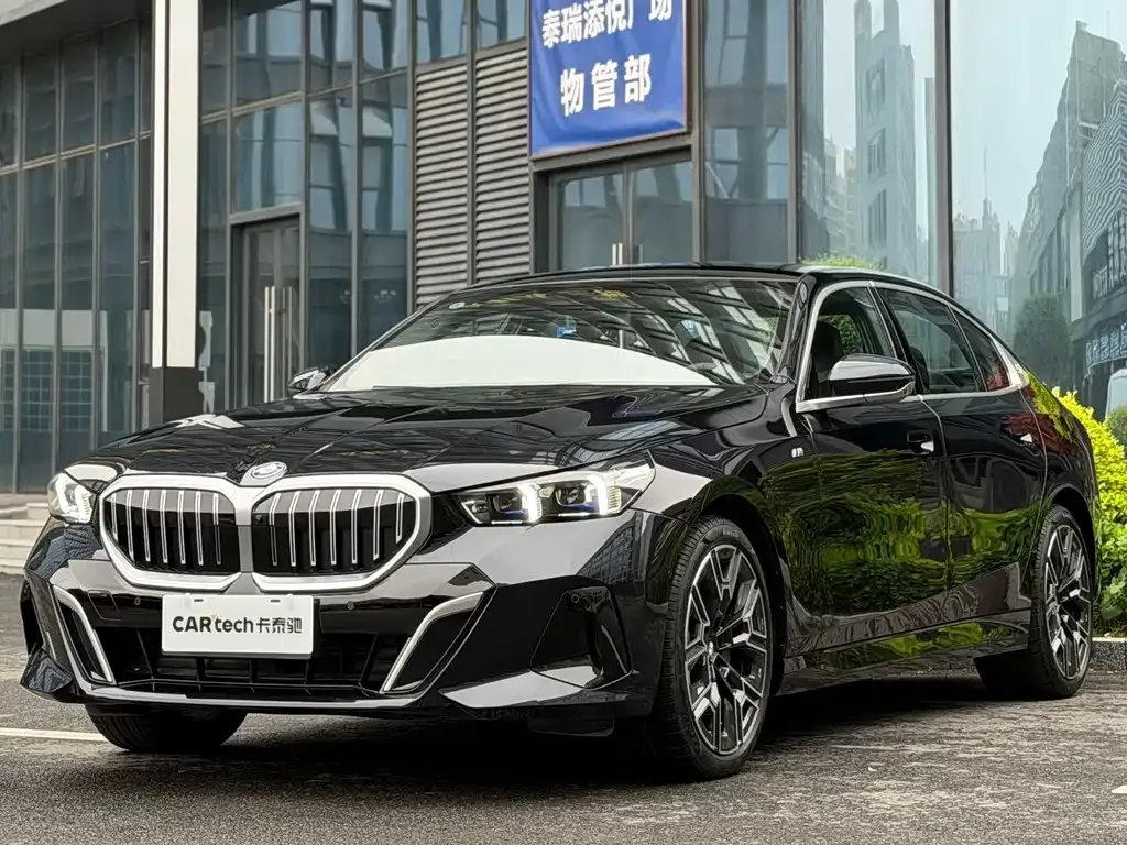 BMW 5 Series — фото 1