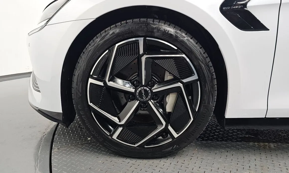 BYD Seal — фото 9