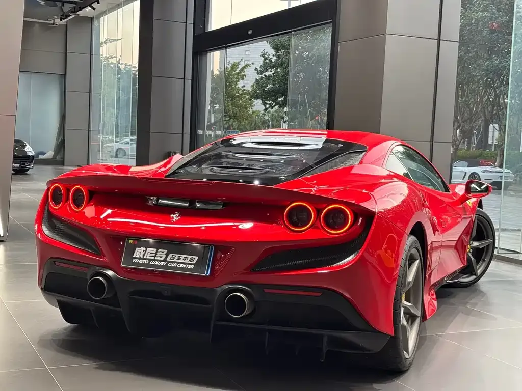 Ferrari F8 — фото 7