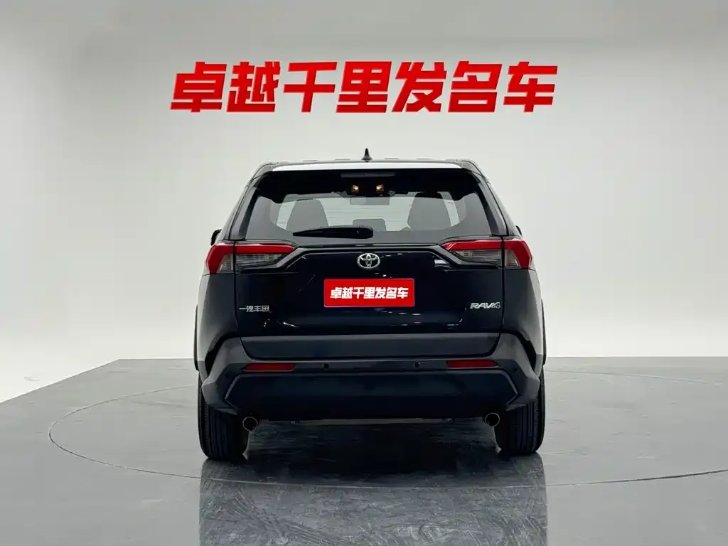 Toyota RAV4 — фото 2