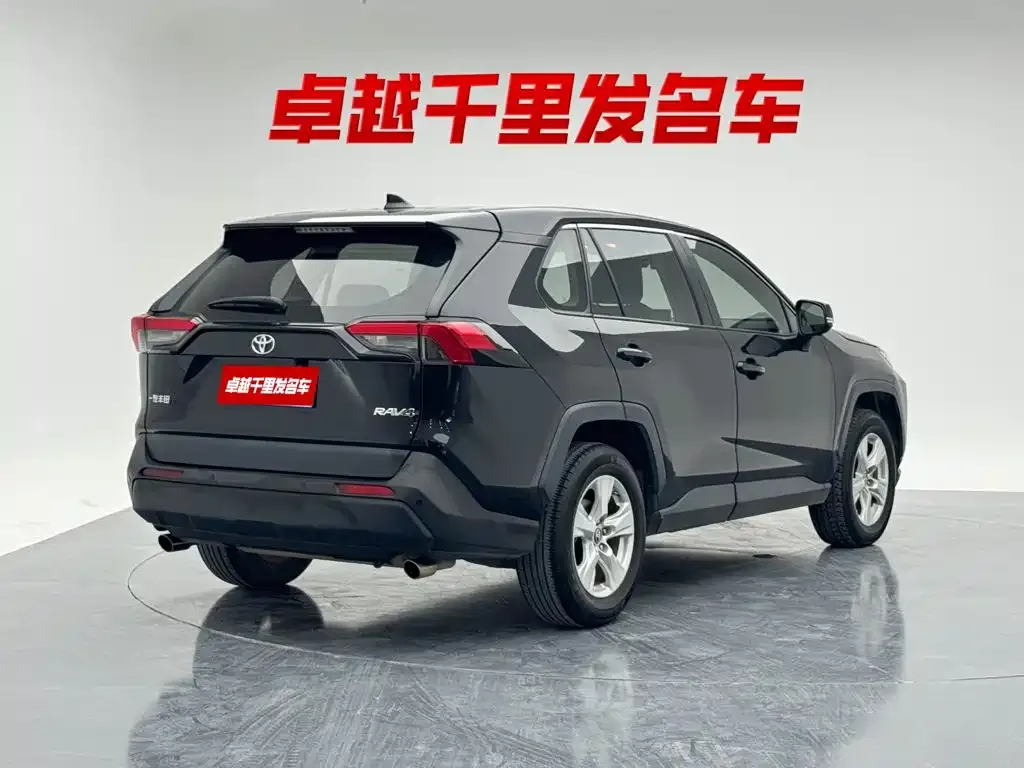 Toyota RAV4 — фото 5