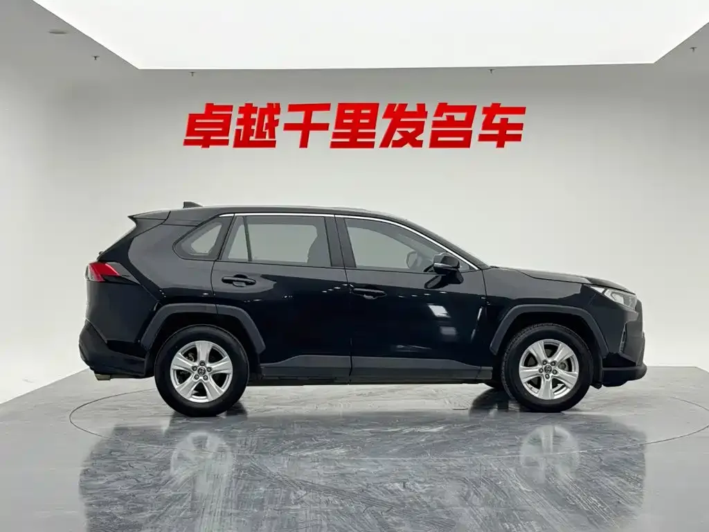 Toyota RAV4 — фото 6