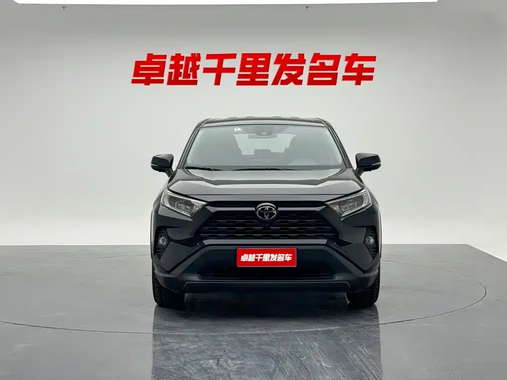 Toyota RAV4 — фото 10