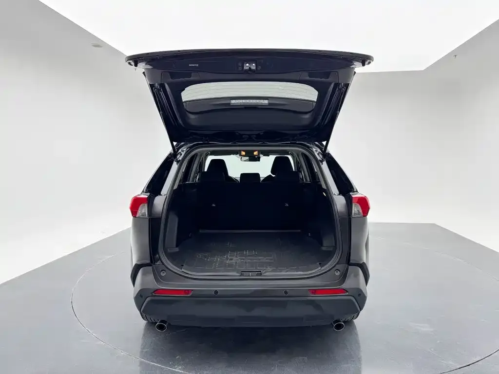 Toyota RAV4 — фото 7