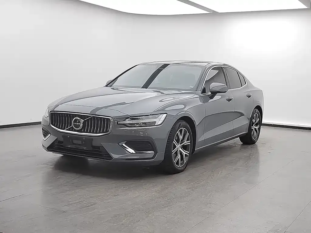 Volvo S60 — фото 1