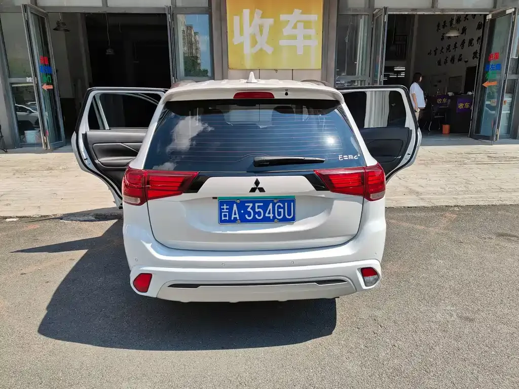Mitsubishi Outlander — фото 7