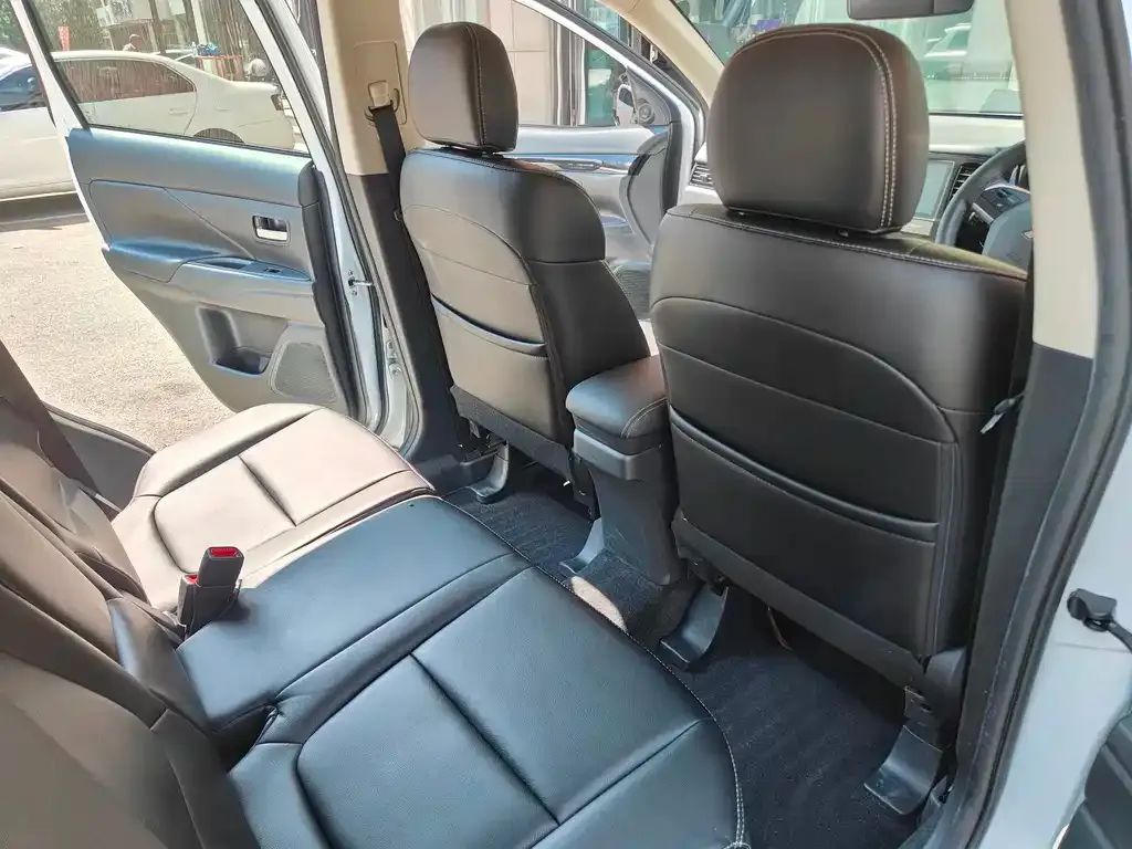 Mitsubishi Outlander — фото 2
