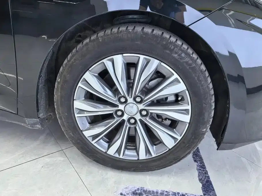Hongqi E-QM5 — фото 2