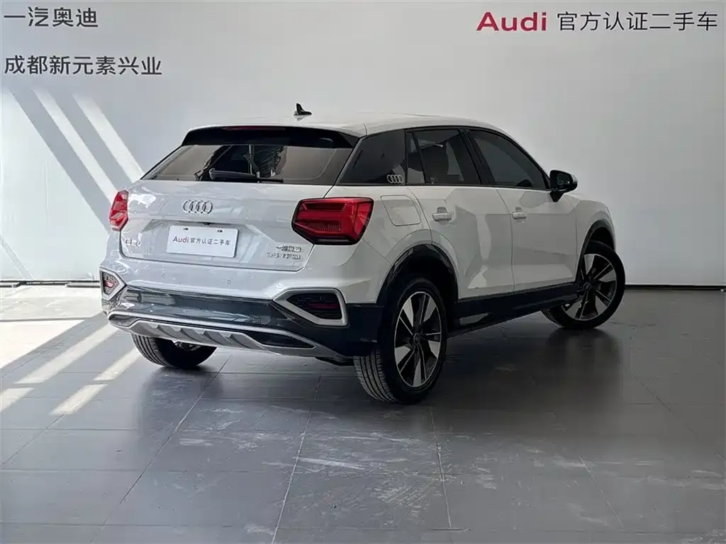 Audi Q2L — фото 10