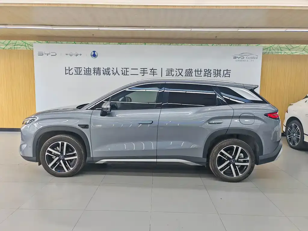 BYD L DM-i — фото 8