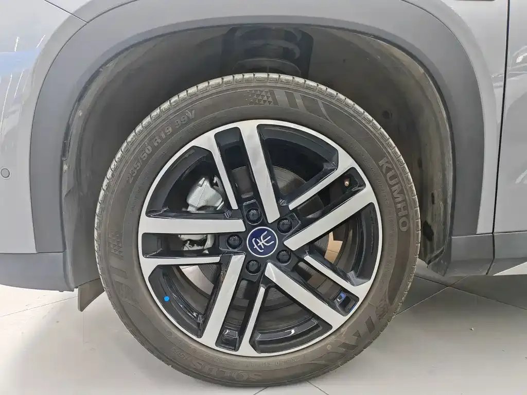 BYD L DM-i — фото 9