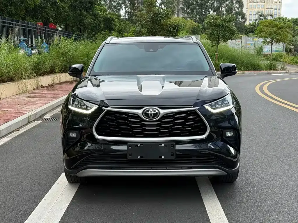 Toyota Highlander — фото 10