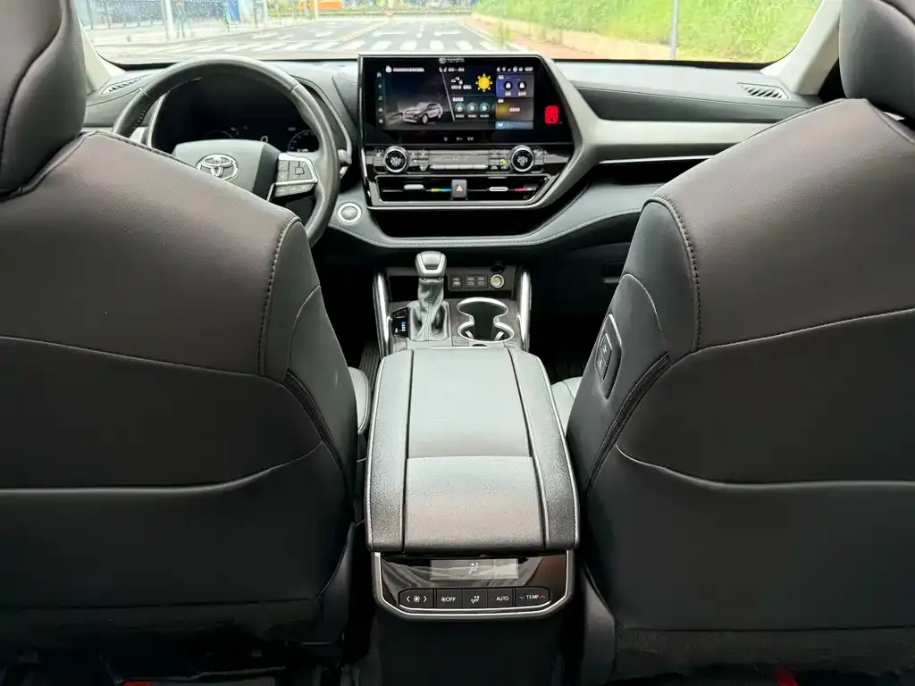 Toyota Highlander — фото 2