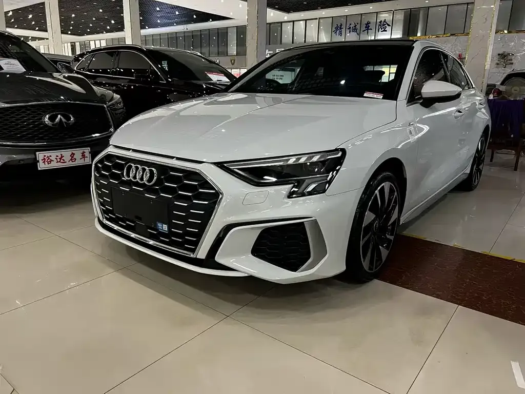 Audi A3 — фото 1